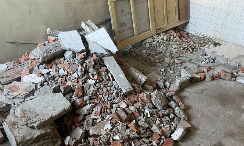 �x�_��M�B