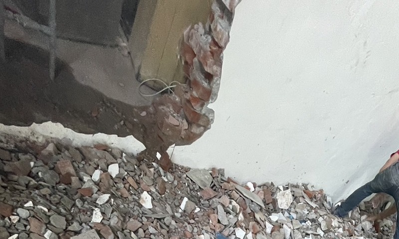 �x�_��M�B